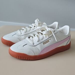 Women's Puma Cream Sneakers with Pink Stripe